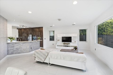 Villa ou maison à vendre à Doral, Floride: 5 chambres, 337.79 m2 № 2418052 - photo 10