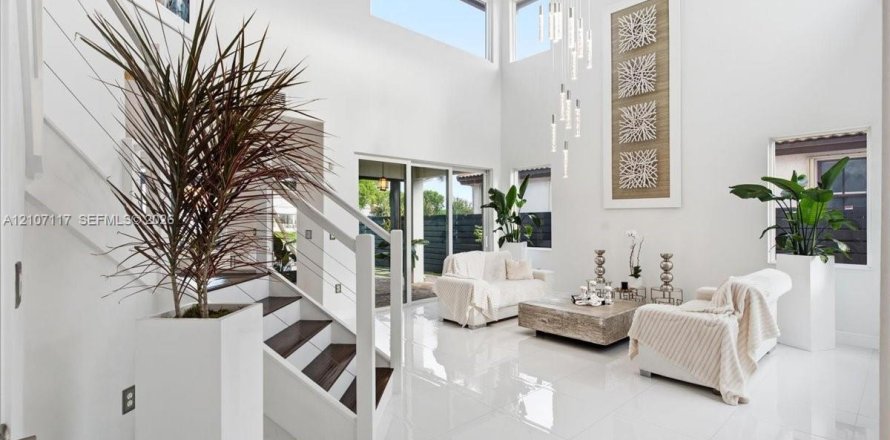 Villa ou maison à Doral, Floride 5 chambres, 337.79 m2 № 2418052