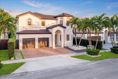 Villa ou maison à vendre à Doral, Floride: 5 chambres, 337.79 m2 № 2418052 - photo 2