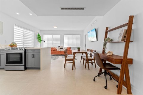 Снять в аренду квартиру в Майами, Флорида 2 спальни, 69.68м2, № 2004763 - фото 7