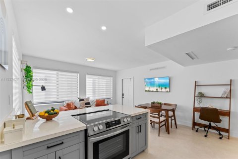 Снять в аренду квартиру в Майами, Флорида 2 спальни, 69.68м2, № 2004763 - фото 6