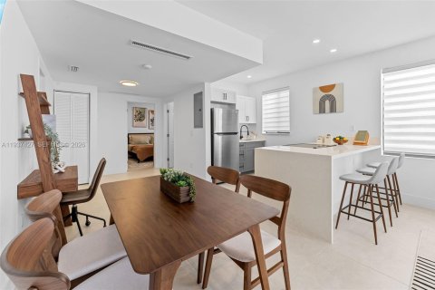 Снять в аренду квартиру в Майами, Флорида 2 спальни, 69.68м2, № 2004763 - фото 3