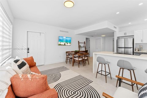 Снять в аренду квартиру в Майами, Флорида 2 спальни, 69.68м2, № 2004763 - фото 2