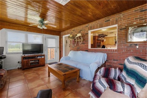 Villa ou maison à vendre à Dade City, Floride: 2 chambres, 176.98 m2 № 2298209 - photo 11