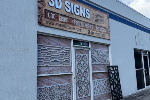 Купить коммерческую недвижимость в Катлер-Бей, Флорида № 1989633 - фото 2