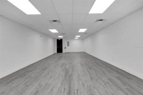 Propiedad comercial en alquiler en Orlando, Florida № 1061920 - foto 10