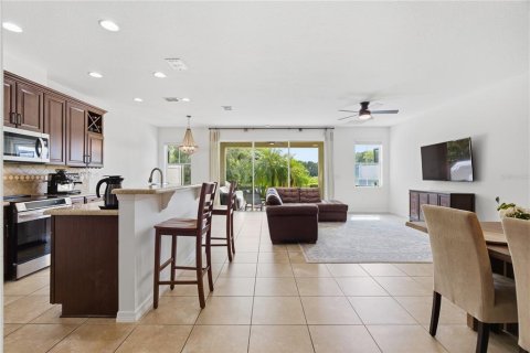 Townhouse in Tampa, Florida 3 bedrooms, 217.76 sq.m. № 2394037 - photo 11