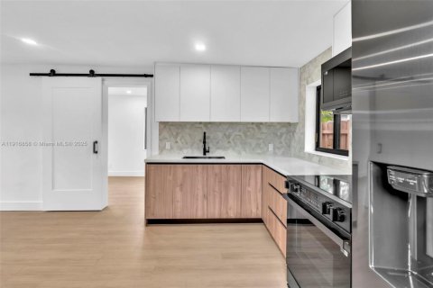 Снять в аренду виллу или дом в Форт-Лодердейл, Флорида 1 спальня, 65.03м2, № 1973683 - фото 7