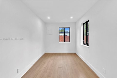 Снять в аренду виллу или дом в Форт-Лодердейл, Флорида 1 спальня, 65.03м2, № 1973683 - фото 13