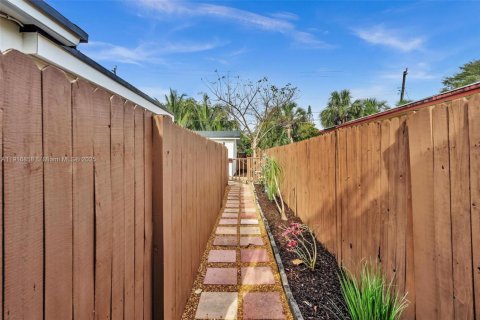 Снять в аренду виллу или дом в Форт-Лодердейл, Флорида 1 спальня, 65.03м2, № 1973683 - фото 18