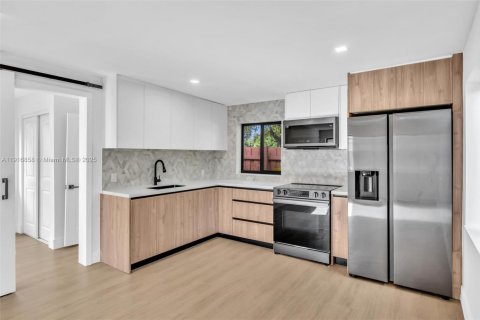 Снять в аренду виллу или дом в Форт-Лодердейл, Флорида 1 спальня, 65.03м2, № 1973683 - фото 6