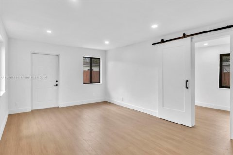 Снять в аренду виллу или дом в Форт-Лодердейл, Флорида 1 спальня, 65.03м2, № 1973683 - фото 15