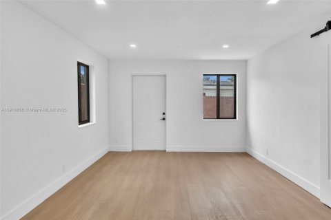 Снять в аренду виллу или дом в Форт-Лодердейл, Флорида 1 спальня, 65.03м2, № 1973683 - фото 16