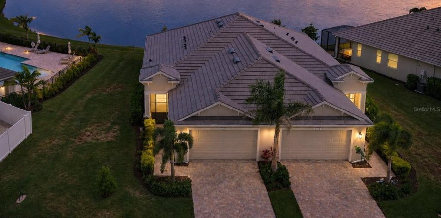 House in Parrish, Florida 2 bedrooms, 146.32 sq.m. № 2259519