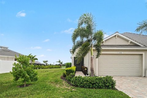 House in Parrish, Florida 2 bedrooms, 146.32 sq.m. № 2259519 - photo 2
