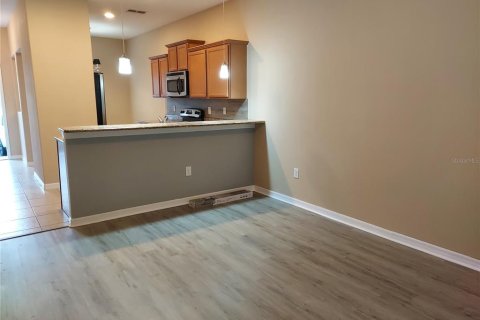 Touwnhouse à louer à Tampa, Floride: 2 chambres, 101.08 m2 № 2401211 - photo 5