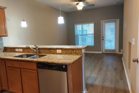 Touwnhouse à louer à Tampa, Floride: 2 chambres, 101.08 m2 № 2401211 - photo 9