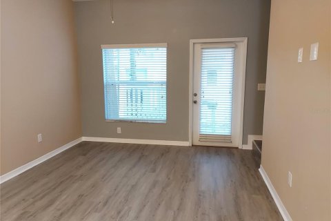 Touwnhouse à louer à Tampa, Floride: 2 chambres, 101.08 m2 № 2401211 - photo 4