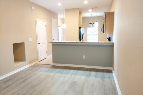 Touwnhouse à louer à Tampa, Floride: 2 chambres, 101.08 m2 № 2401211 - photo 3