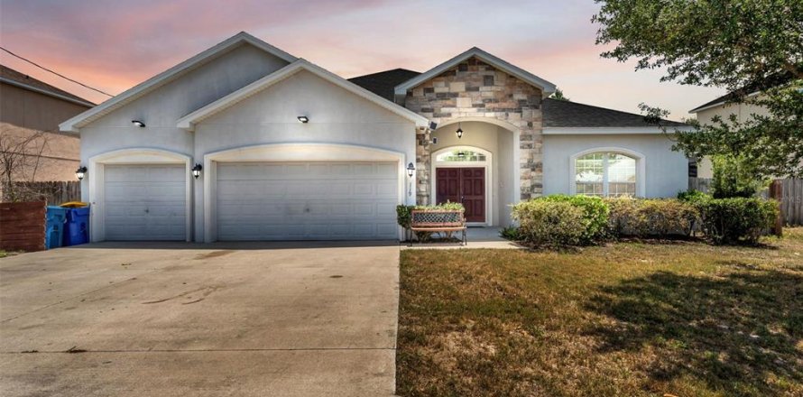 Casa en Eagle Lake, Florida 5 dormitorios, 274.62 m2 № 2303029