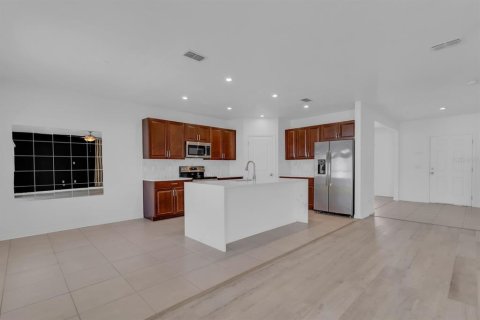Casa en venta en Clermont, Florida, 5 dormitorios, 212.65 m2 № 2151490 - foto 11