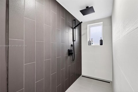 House in Hollywood, Florida 4 bedrooms, 179.49 sq.m. № 2069040 - photo 28