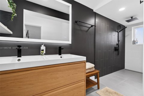 House in Hollywood, Florida 4 bedrooms, 179.49 sq.m. № 2069040 - photo 26