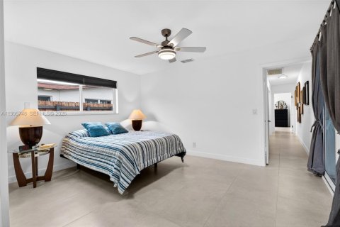 House in Hollywood, Florida 4 bedrooms, 179.49 sq.m. № 2069040 - photo 22