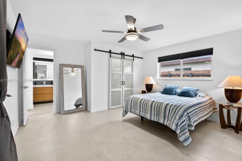 House in Hollywood, Florida 4 bedrooms, 179.49 sq.m. № 2069040 - photo 21