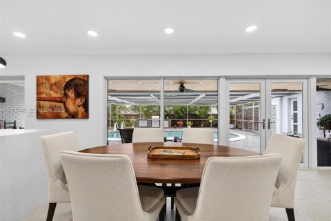 House in Hollywood, Florida 4 bedrooms, 179.49 sq.m. № 2069040 - photo 19