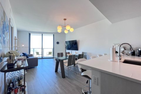 Condo in Miami, Florida, 2 bedrooms  № 2015214 - photo 9