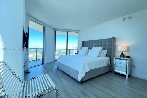 Condo in Miami, Florida, 2 bedrooms  № 2015214 - photo 15