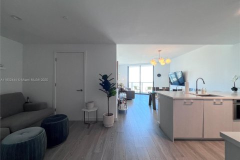 Condo in Miami, Florida, 2 bedrooms  № 2015214 - photo 7