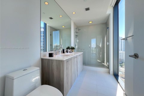Condo in Miami, Florida, 2 bedrooms  № 2015214 - photo 18