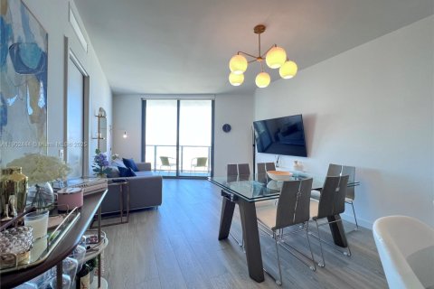 Condo in Miami, Florida, 2 bedrooms  № 2015214 - photo 13