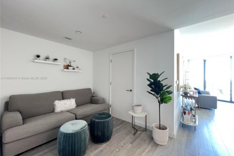 Condo in Miami, Florida, 2 bedrooms  № 2015214 - photo 6