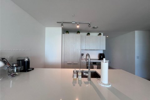 Condo in Miami, Florida, 2 bedrooms  № 2015214 - photo 11