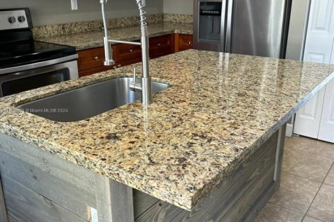 Townhouse in Tamarac, Florida 3 bedrooms, 152.55 sq.m. № 2015148 - photo 8