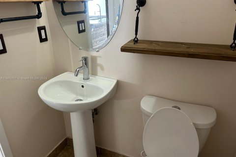 Townhouse in Tamarac, Florida 3 bedrooms, 152.55 sq.m. № 2015148 - photo 6