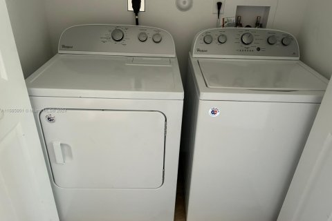 Townhouse in Tamarac, Florida 3 bedrooms, 152.55 sq.m. № 2015148 - photo 19