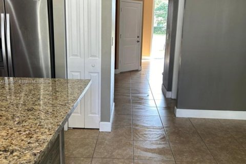 Townhouse in Tamarac, Florida 3 bedrooms, 152.55 sq.m. № 2015148 - photo 7