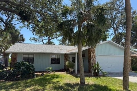 House in New Port Richey, Florida 3 bedrooms, 147.71 sq.m. № 1881169 - photo 1