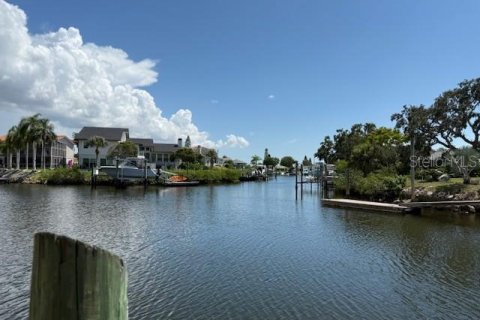 House in New Port Richey, Florida 3 bedrooms, 147.71 sq.m. № 1881169 - photo 19