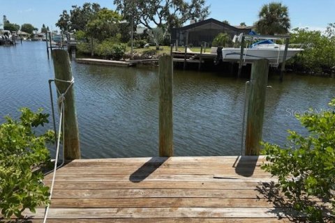 House in New Port Richey, Florida 3 bedrooms, 147.71 sq.m. № 1881169 - photo 11