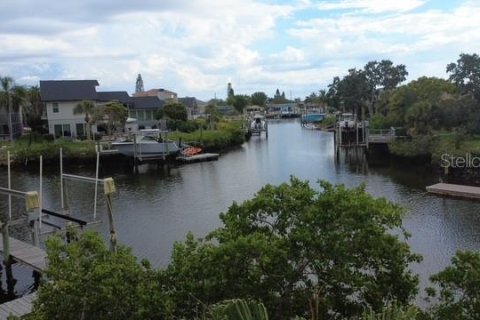 House in New Port Richey, Florida 3 bedrooms, 147.71 sq.m. № 1881169 - photo 18
