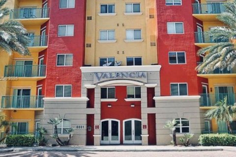 Condominio en venta en South Miami, Florida, 2 dormitorios, 93.83 m2 № 1701105 - foto 1