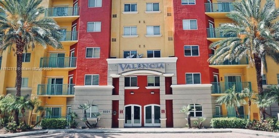 Condominio en South Miami, Florida, 2 dormitorios № 1701105