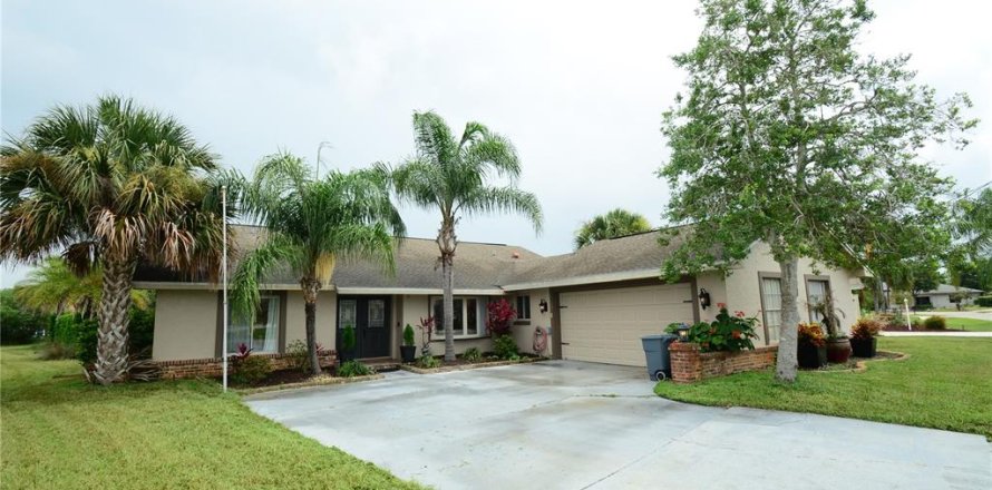 Casa en Palm Coast, Florida 3 dormitorios, 199 m2 № 2096050