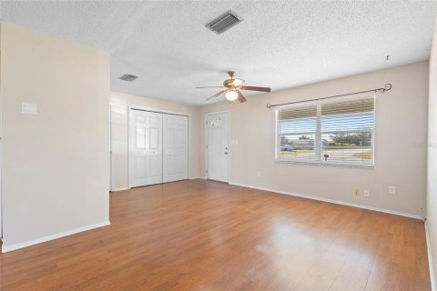 House in Deltona, Florida 2 bedrooms, 80.27 sq.m. № 2104754 - photo 6