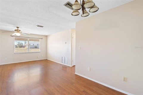 House in Deltona, Florida 2 bedrooms, 80.27 sq.m. № 2104754 - photo 20